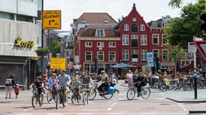 Utrecht, , Netherlands, , June, 15, , 2025;, Cyclists, And, Pedestrians, In, The OM eist celstraf tegen Utrechtse telefoonwinkelier in Bitcoin-zaak