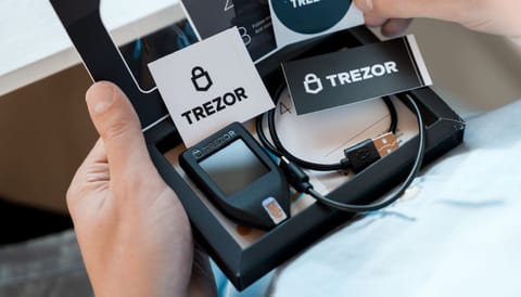 Gevaarlijke mail treft bezitters Trezor cryptowallets