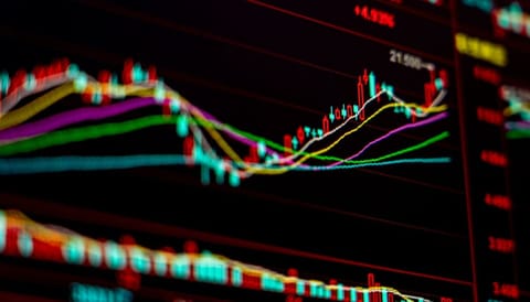 Koersen van bitcoin en XRP klimmen, ondanks AI-vrees op de beurs en oliestijging