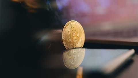Bitcoin probeert 64.000 dollar vast te houden voor rentebesluit