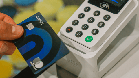 Kraken daagt banken uit tijdens Money20/20 met ambitieuze Krak Card