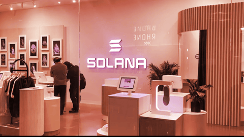 Solana stijgt 44% in historische maand en analisten zien meer groei