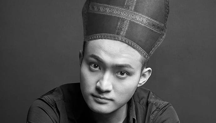 tron_justin_sun_speelt_voor_sinterklaas_geeft_20_miljoen_dollar_en_een_tesla_weg