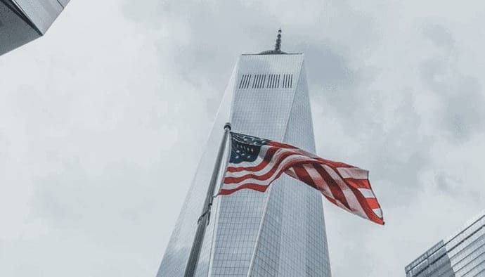 Amerikaanse SEC haalt hard uit naar crypto stablecoins zijn pokerchips, wel positief over Bitcoin-bedenker