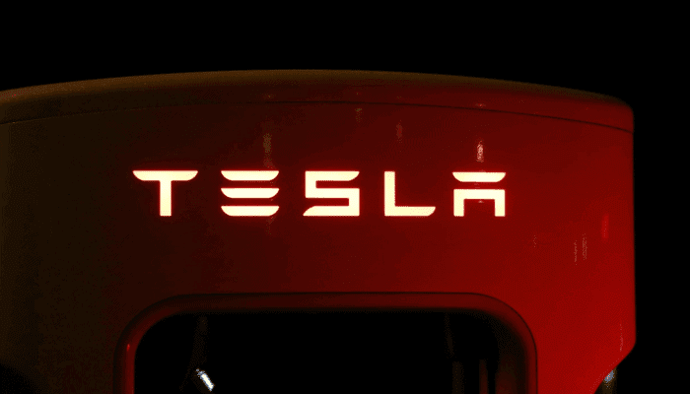 BREAKING: Tesla koopt bitcoin (BTC) - Maar dat is nog niet alles!
