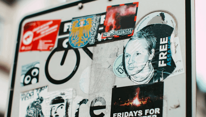 Bitcoin (BTC) community doneert meer dan $400.000 aan Julian Assange, die voorlopig niet wordt uitgeleverd