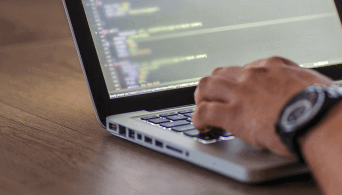 Bitcoin (BTC) en Ethereum (ETH) zien steeds meer ontwikkelaars, kleinere projecten juist minder