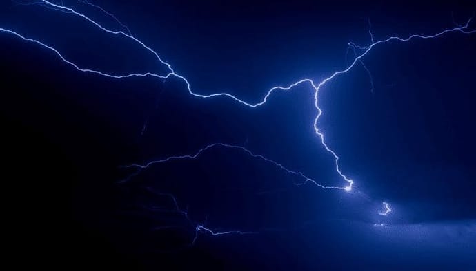 Bitcoin (BTC) keldert met $3.200 na flash crash en zorgt voor liquidatie van $600 miljoen