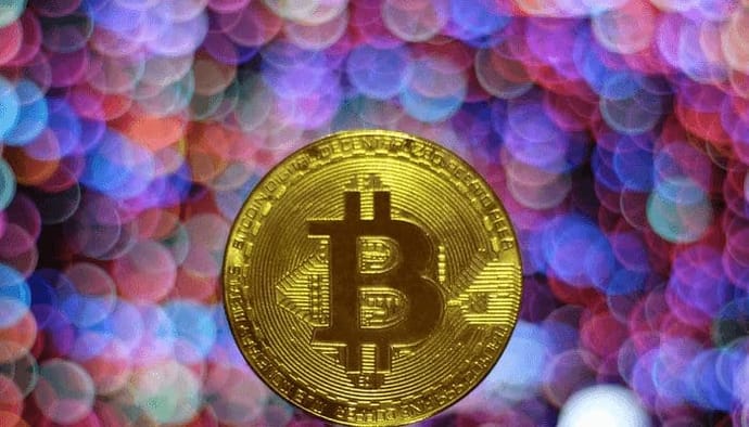 Bitcoin (BTC) viert verjaardag met bizarre prijs, deze altcoins stijgen hard mee