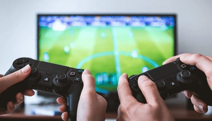 Maker van populaire voetbalgame FIFA wil de wereld van NFT en blockchain instappen, op zoek naar crypto manager