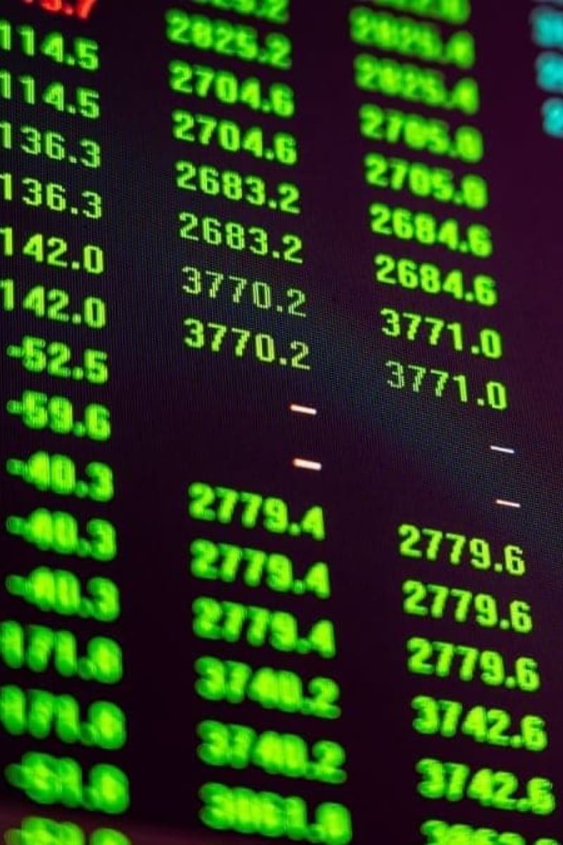 Image for the article: €1 miljard naar crypto-ETF's: whales kopen juist deze kleine munten