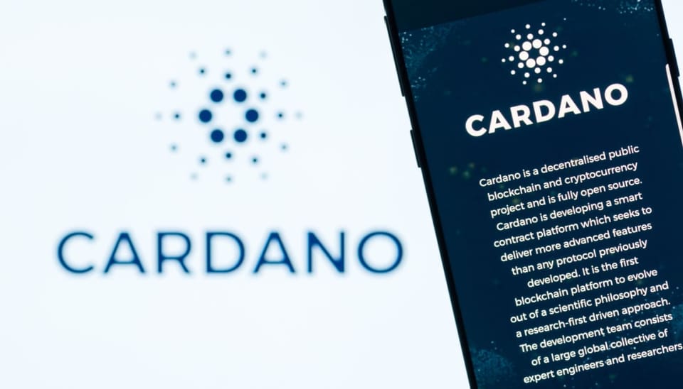 Cardano logo met daarnaast een stukje tekst over Cardano ''(ADA)''