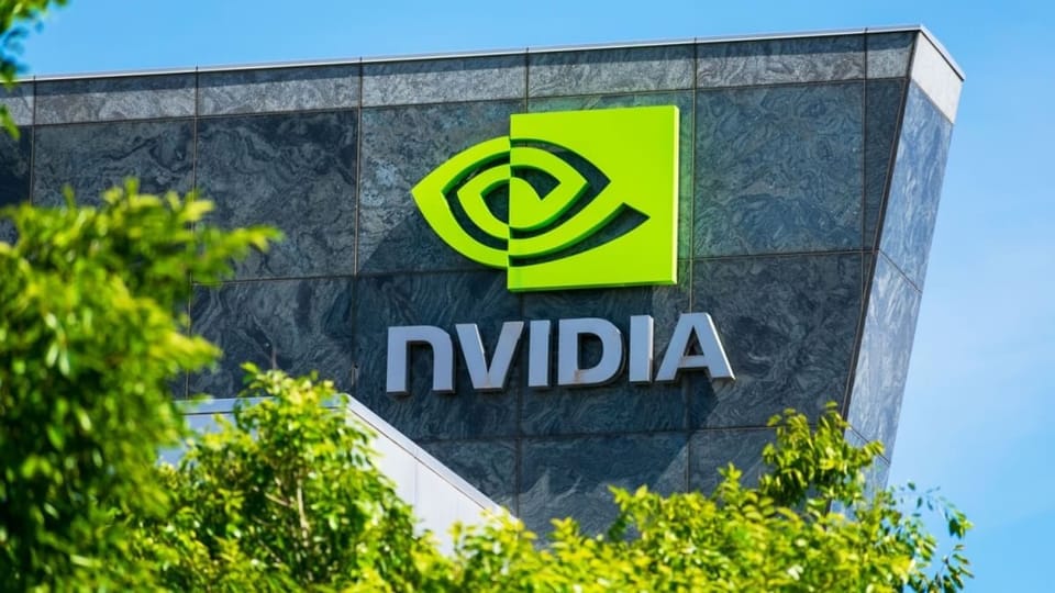 Logo van Nvidia op kantoorgebouw