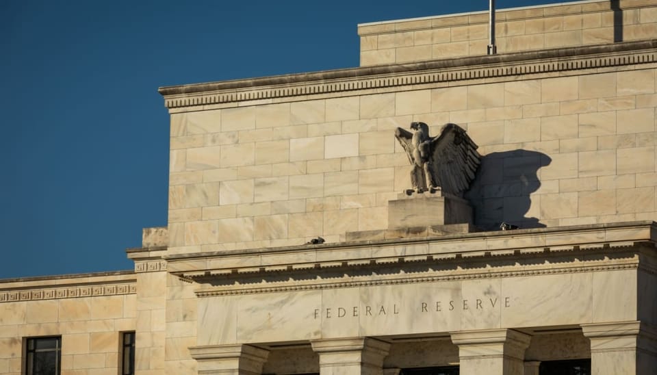 Bitcoin koers hard onderuit: 42% kans op 0 renteverlagingen in 2024