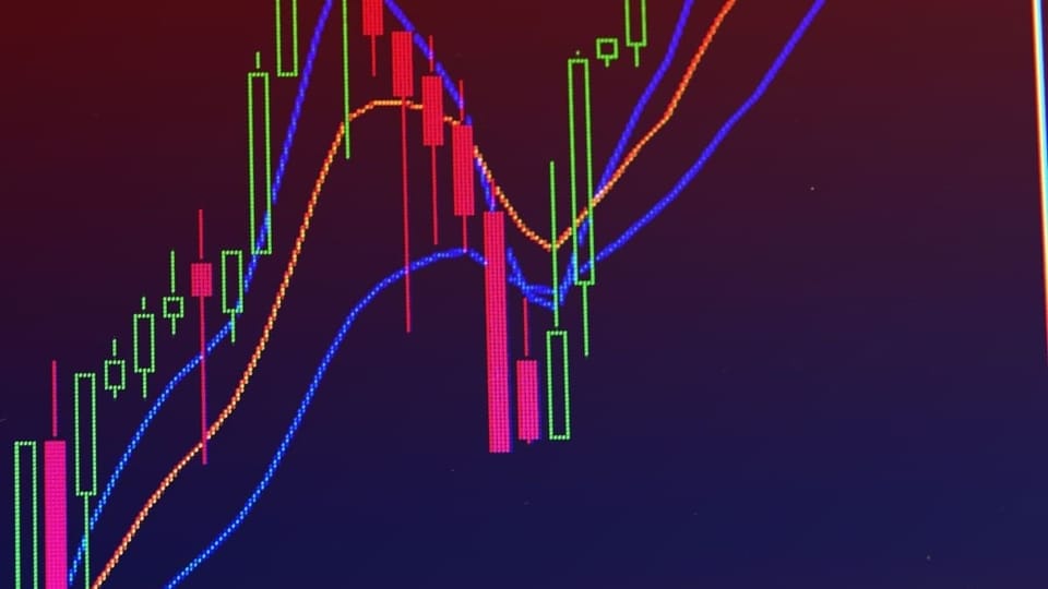 Een afbeelding van een crypto koers die een dip maakt en vervolgens hard stijgt, met daarbij marktdata