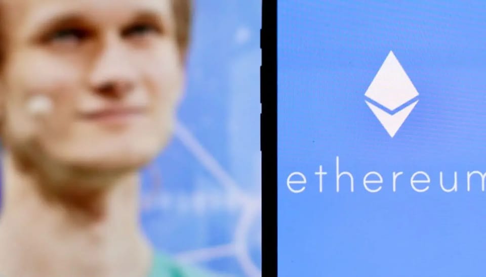 Ethereum-oprichter Vitalik Buterin en het Ethereum logo