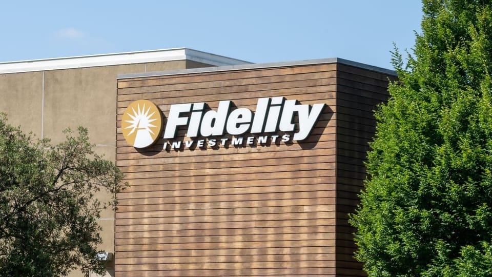 Een logo op een kantoor van Fidelity Investments, een grote Amerikaanse vermogensbeheerder