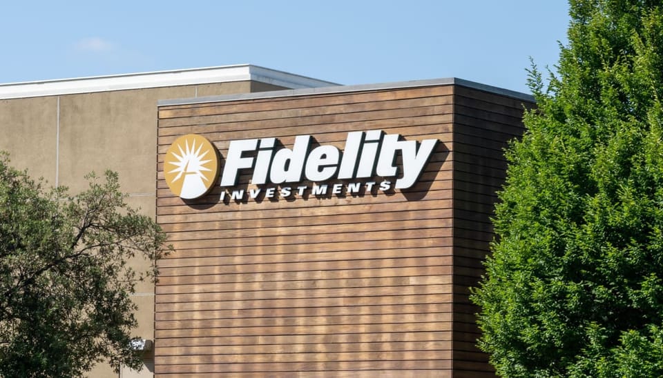 Een logo op een kantoor van Fidelity Investments, een grote Amerikaanse vermogensbeheerder