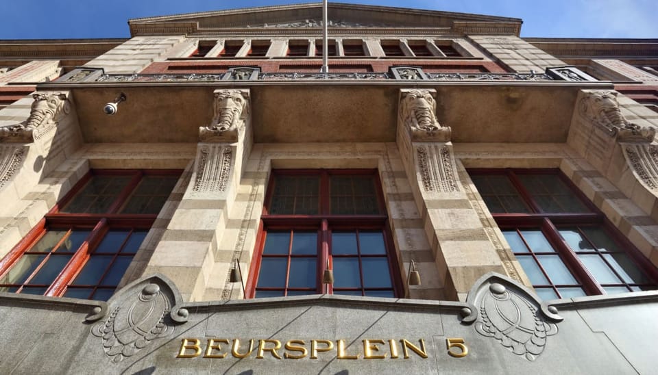 Een afbeelding van beursplein 5 in Amsterdam, de locatie van de aandelenbeurs euronext