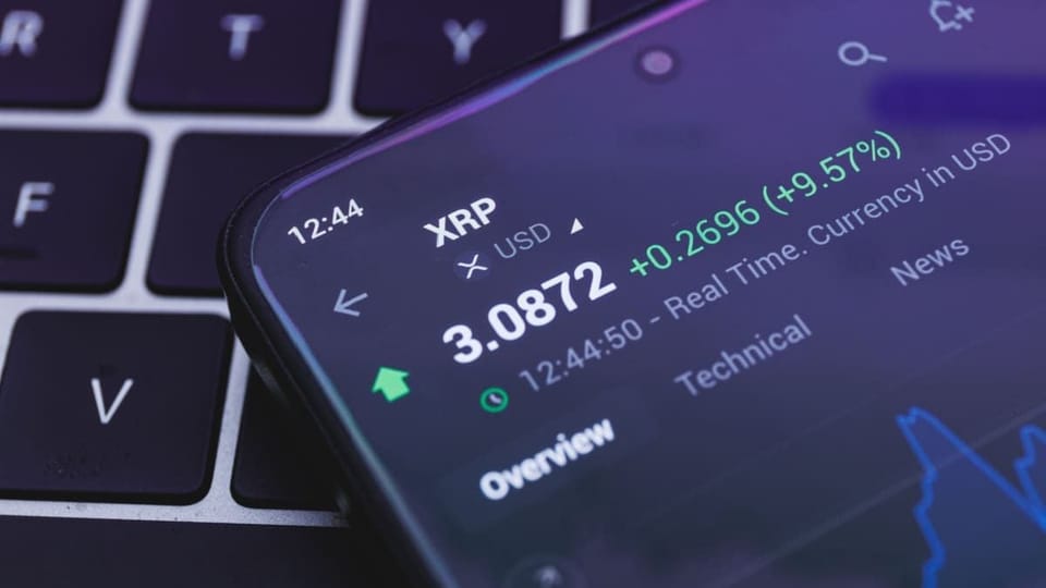 Een afbeelding van de interface van cryptomunt XRP op een cryptobeurs, met een hoge koers en groene cijfers