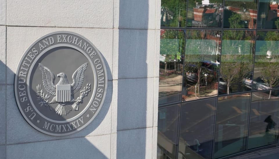 SEC logo op gebouw in de VS