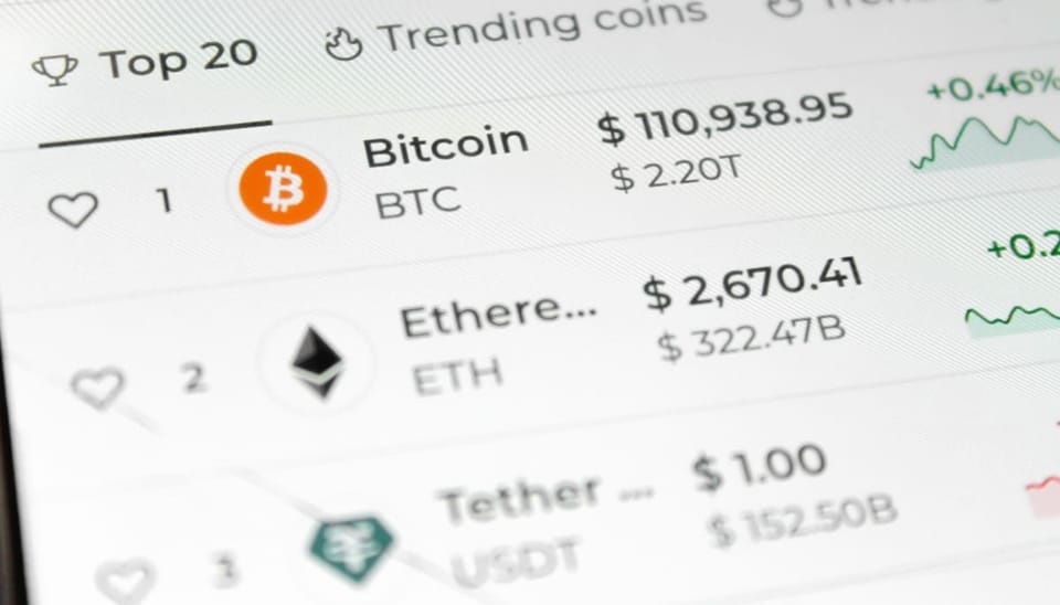 Een afbeelding waarbij Bitcoin te zien is als de belangrijkste cryptocurrency met een hoge prijs en marktkapitalisatie, wat de dominantie ervan in crypto toont 23 mei 2025