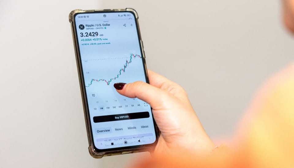 Een pagina van Ripple (XRP) op een cryptobeurs, met een bijbehorende grafiek van de XRP koers