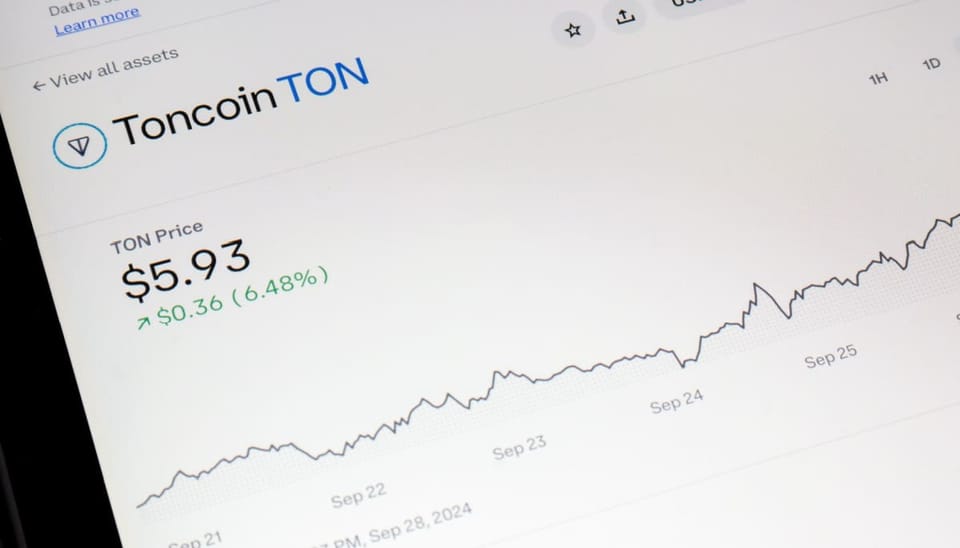 Een afbeelding van cryptomunt Toncoin en een stijgende koers