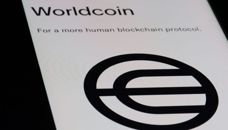 Een afbeelding van cryptomunt worldcoin (WLD), een project van ChatGPT oprichter Sam Altman