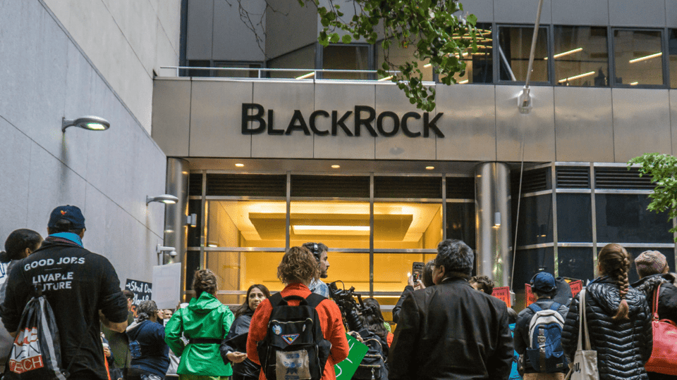 Mensen voor de deur bij BlackRock