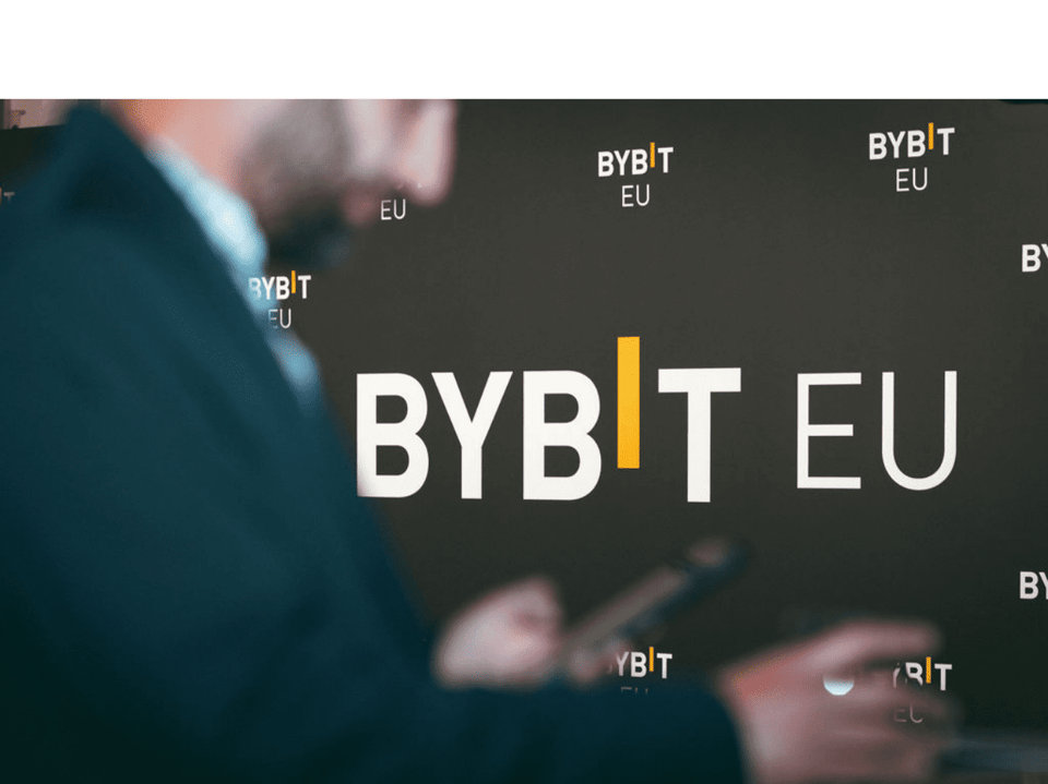 Bybit eu op muur geschreven tijdens event in Oostenrijk