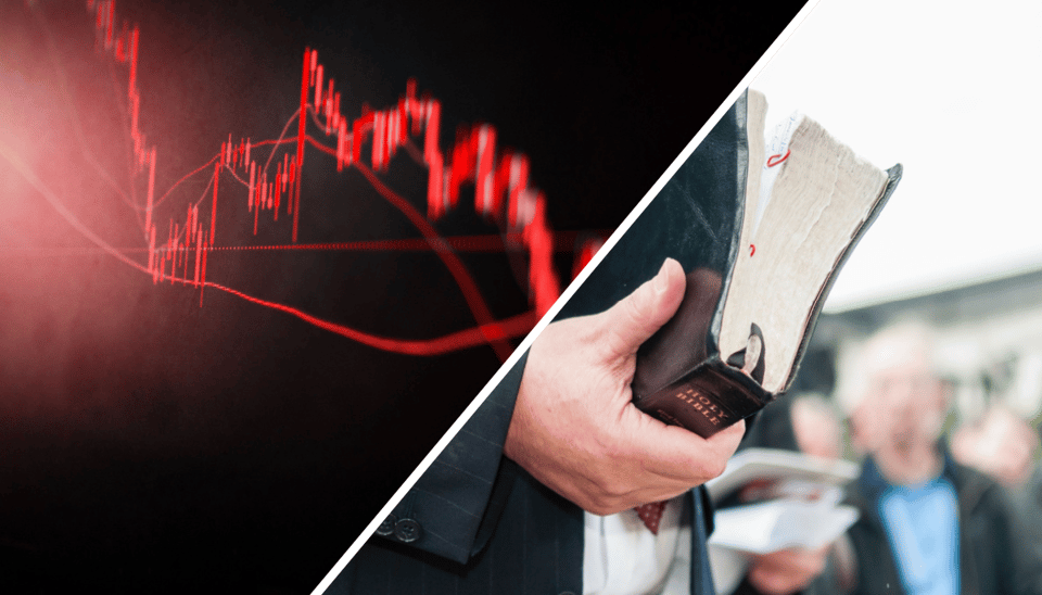 Een afbeelding van een dalende crypto of aandelen koers aan de linkerkant en aan de rechterkant een pastoor met een bijbel in zijn hand