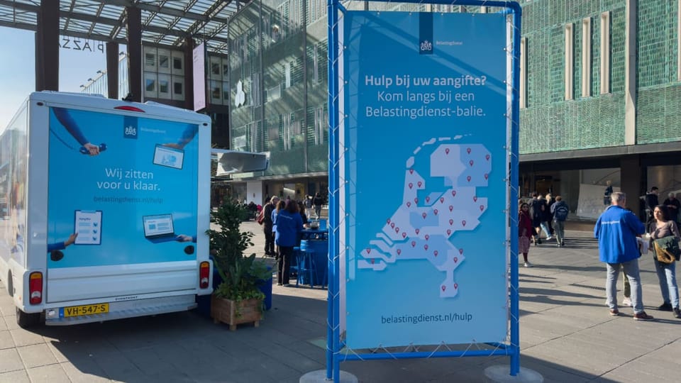 Een afbeelding van een campagne van de Belastingdienst over hulp bij de aangifte