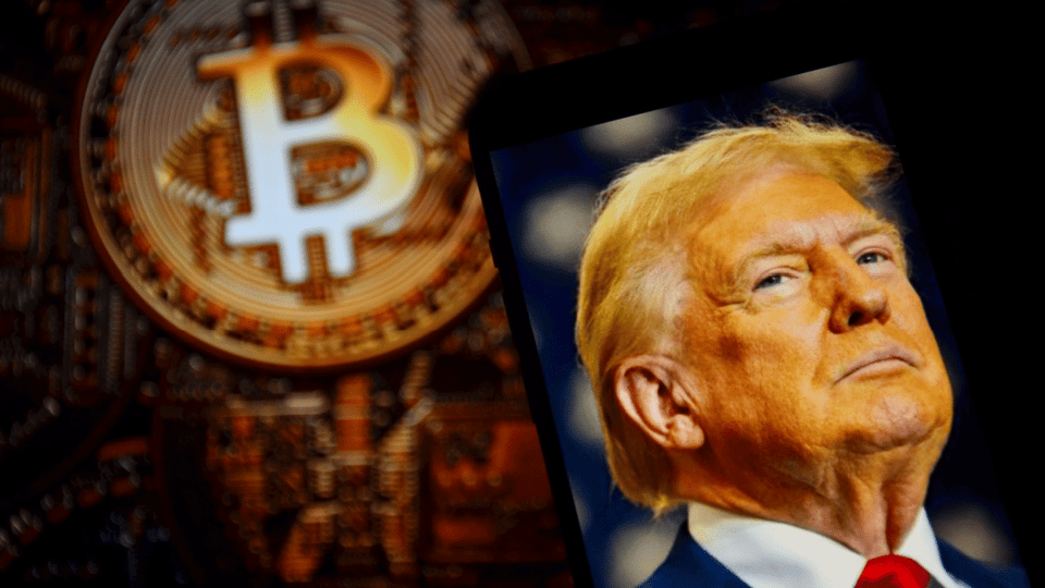 Trump met een bitcoinmunt