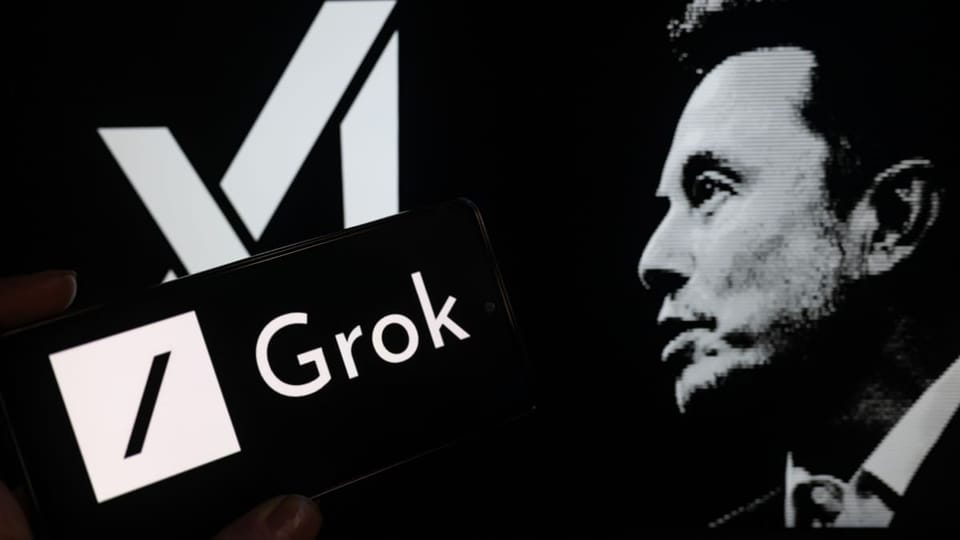 Een afbeelding van Grok AI, met op de achtergrond het gezicht van Elon Musk en zijn AI bedrijf