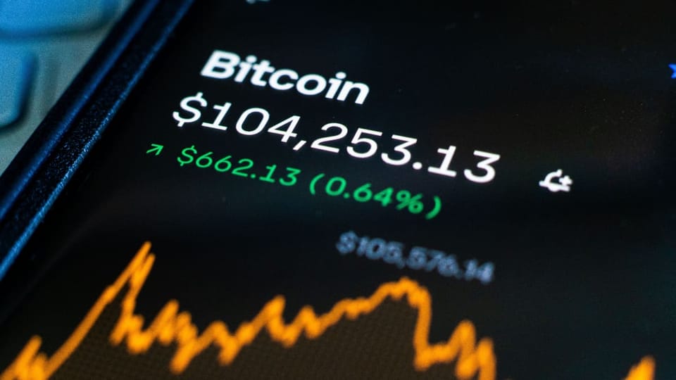 Een afbeelding van de bitcoin koers die is gestegen tot boven de 100.000 dollar