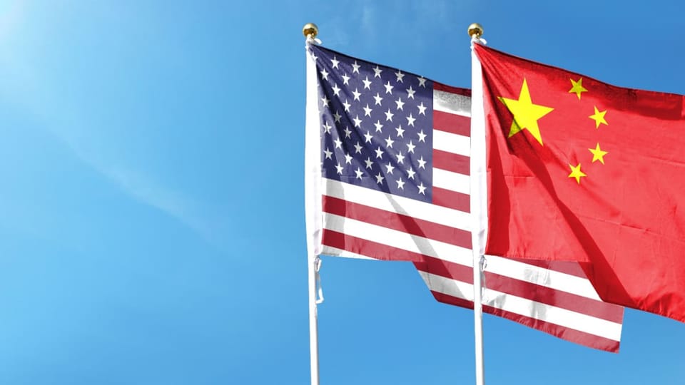 Een afbeelding van de vlag van de Verenigde Staten en China