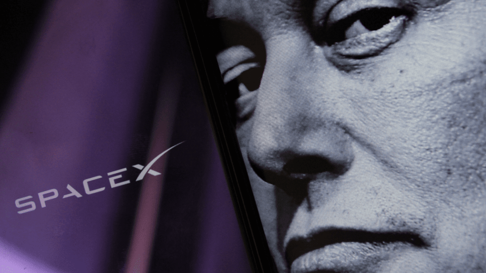 SpaceX logo en Elon Musk