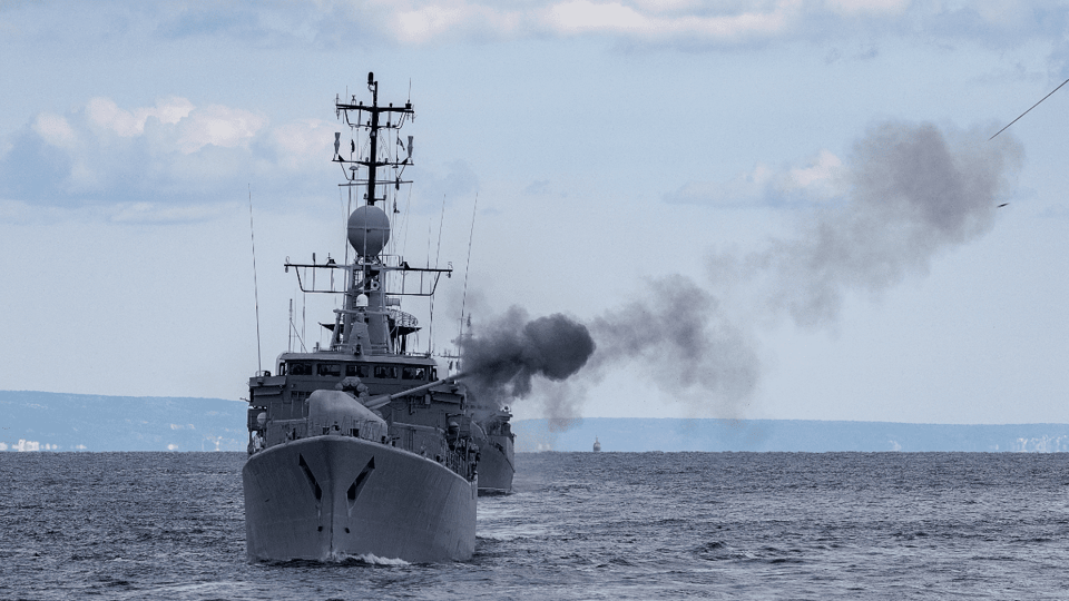 Amerikaans-marineschip-met-rook