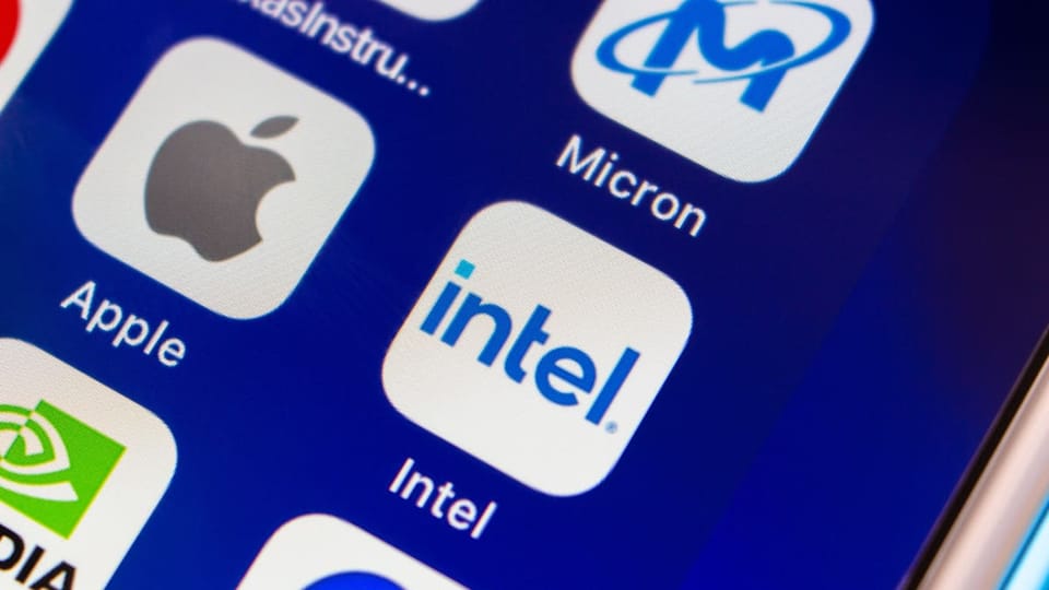 Een afbeelding van de logo's van Apple en Intel