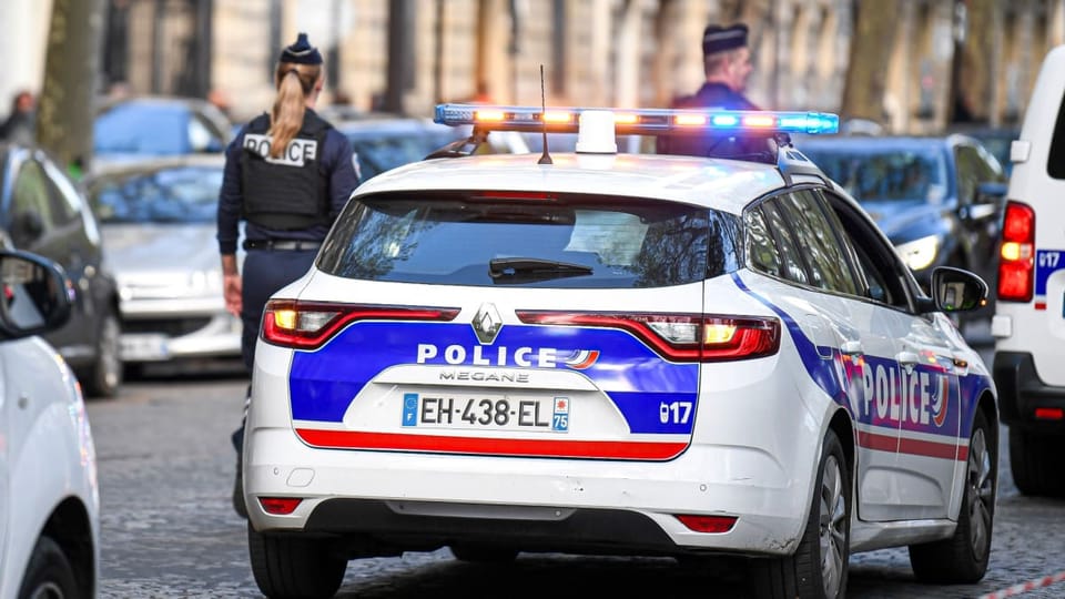 Een afbeelding van een politie auto in Frankrijk