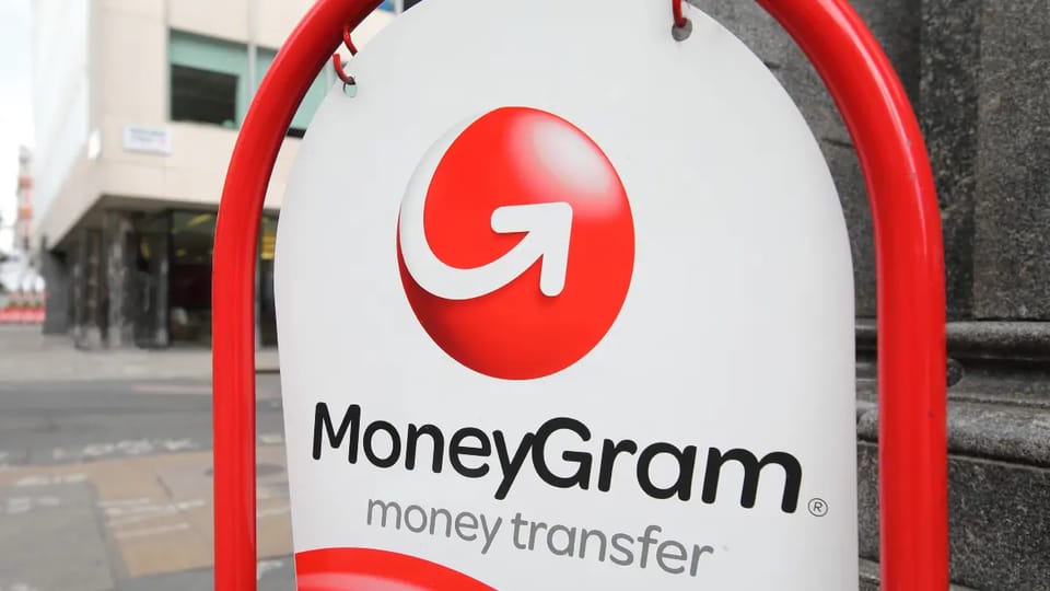 MoneyGram logo op straat