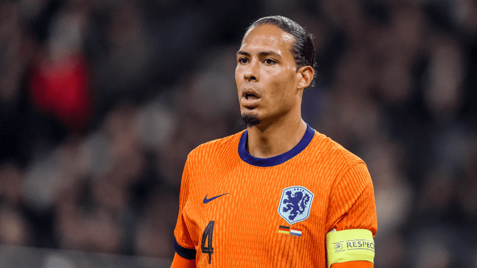 Virgil-van-Dijk-in-het-oranjetenue-tegen-Duitsland