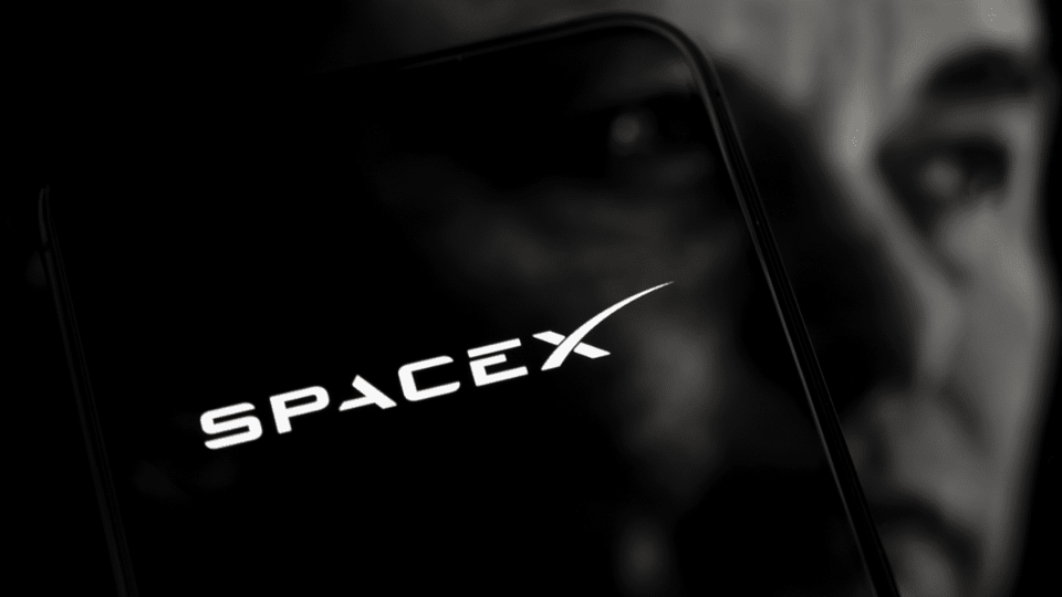 Foto van SpaceX logo en Elon Musk