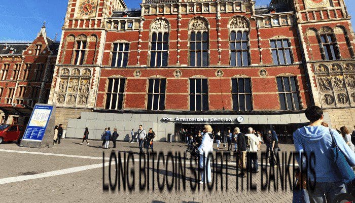 amsterdamcentraalbitcoin-1 Overal digitale graffiti plaatsen met bitcoin, ook in Amsterdam