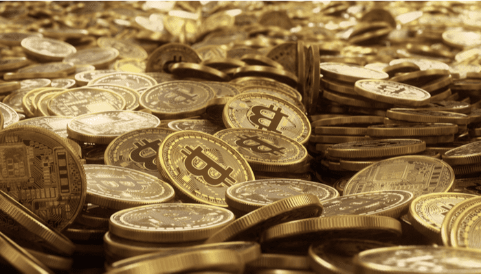 Bitcoin zakt na FOMC en Binance paniek, maar grote wallets slaan in