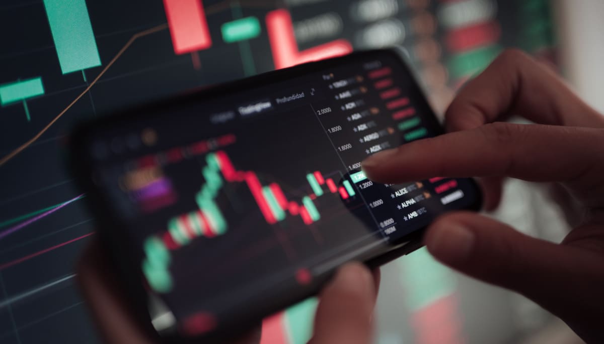 Bitcoin baisse après de nouvelles frappes en Iran, les cryptos IA explosent