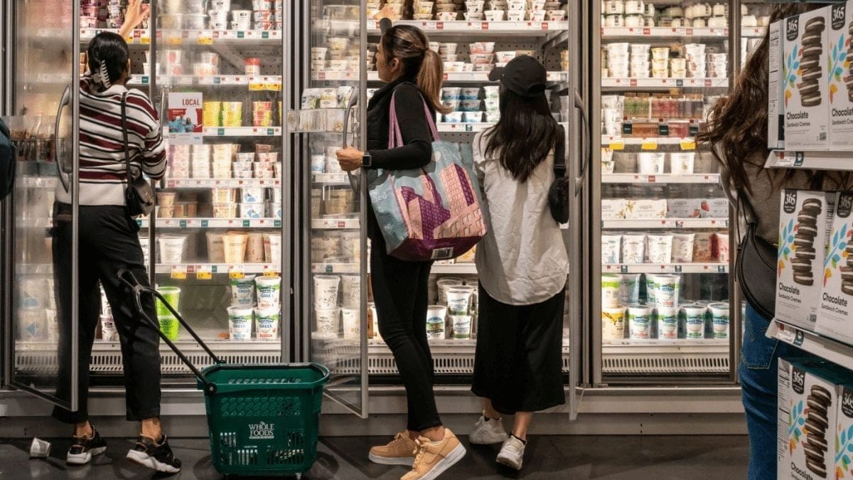 Bitcoin toont veerkracht, maar consumentenvertrouwen krijgt flinke klap Bitcoin toont veerkracht, maar consumentenvertrouwen krijgt flinke klap