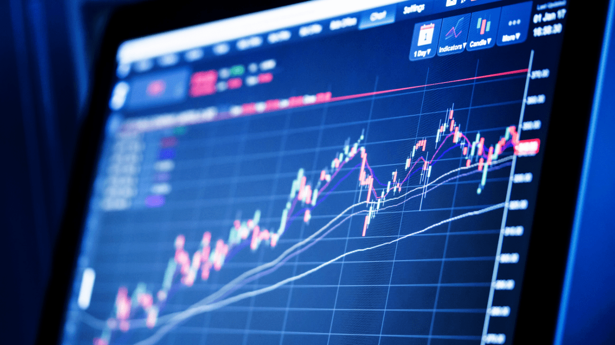 Computer scherm met een analyse van Bitcoin Computer scherm met een analyse van Bitcoin