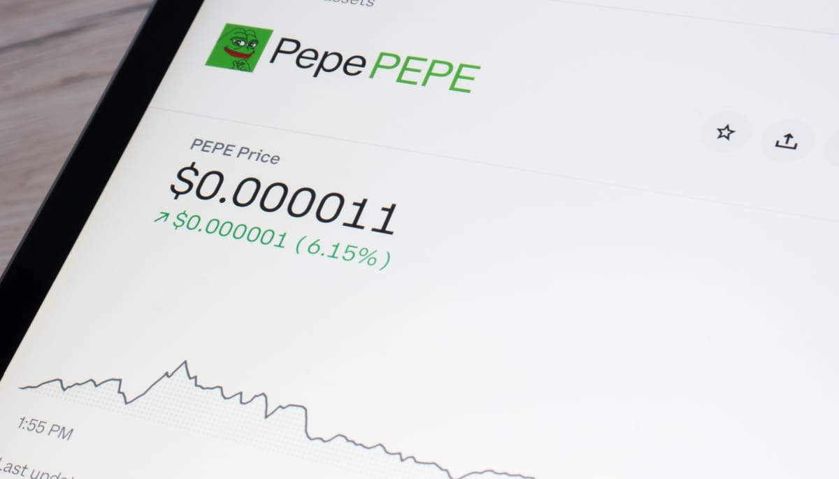 Een afbeelding van de koers van de cryptomunt en tevens memecoin pepe (PEPE)